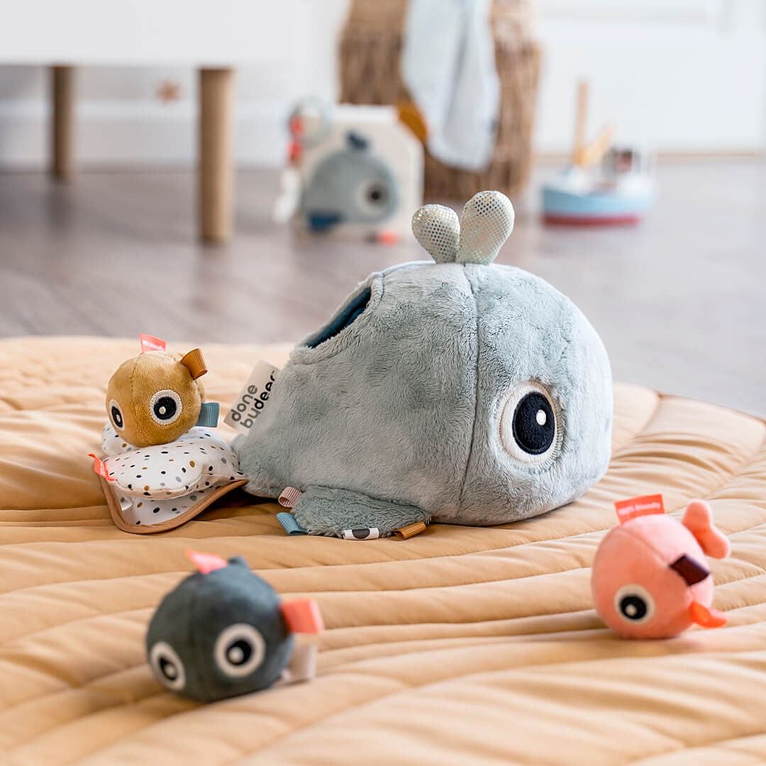 Juguete de Actividades Esconde y Busca Wally - Azul | Done by deer - Imagen 2