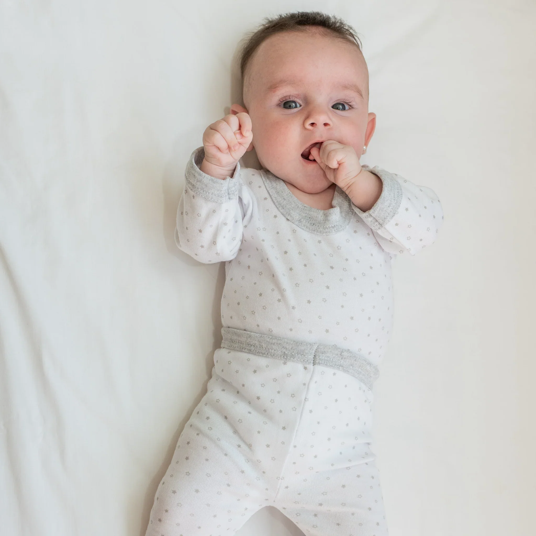 Ajuar de Guagua - Estrellas Grises | Algodones - Imagen 2