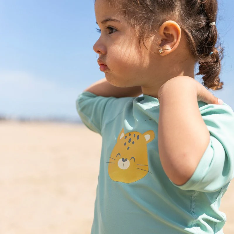 CAMISETA INFANTIL DE PROTECCIÓN SOLAR SARO ·GUEPARDOS· - Imagen 3