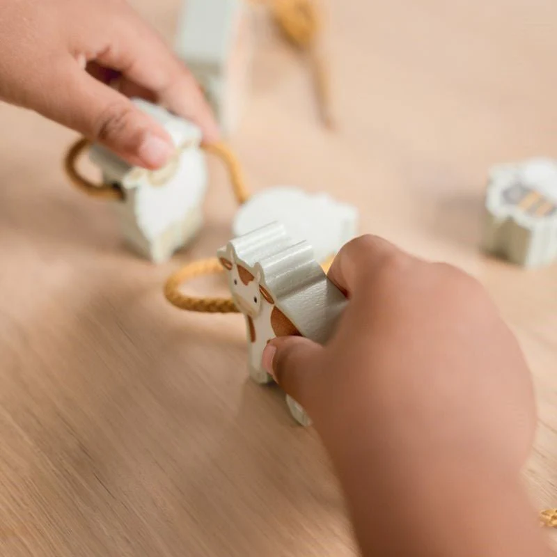 JUGUETE DE MADERA LITTLE DUTCH ·FIGURAS DE MADERA PARA ENLAZAR LITTLE FARM· - Imagen 8