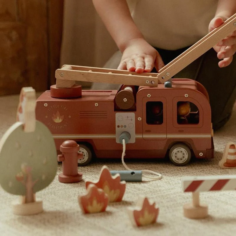 JUGUETE DE MADERA LITTLE DUTCH ·SET DE BOMBEROS CON CAMIÓN· - Imagen 9