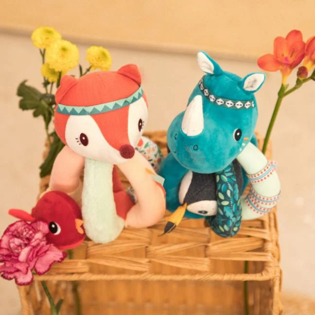 JUGUETE DE TELA LILLIPUTIENS ·SONAJERO CON ASAS ALICE· - Imagen 4