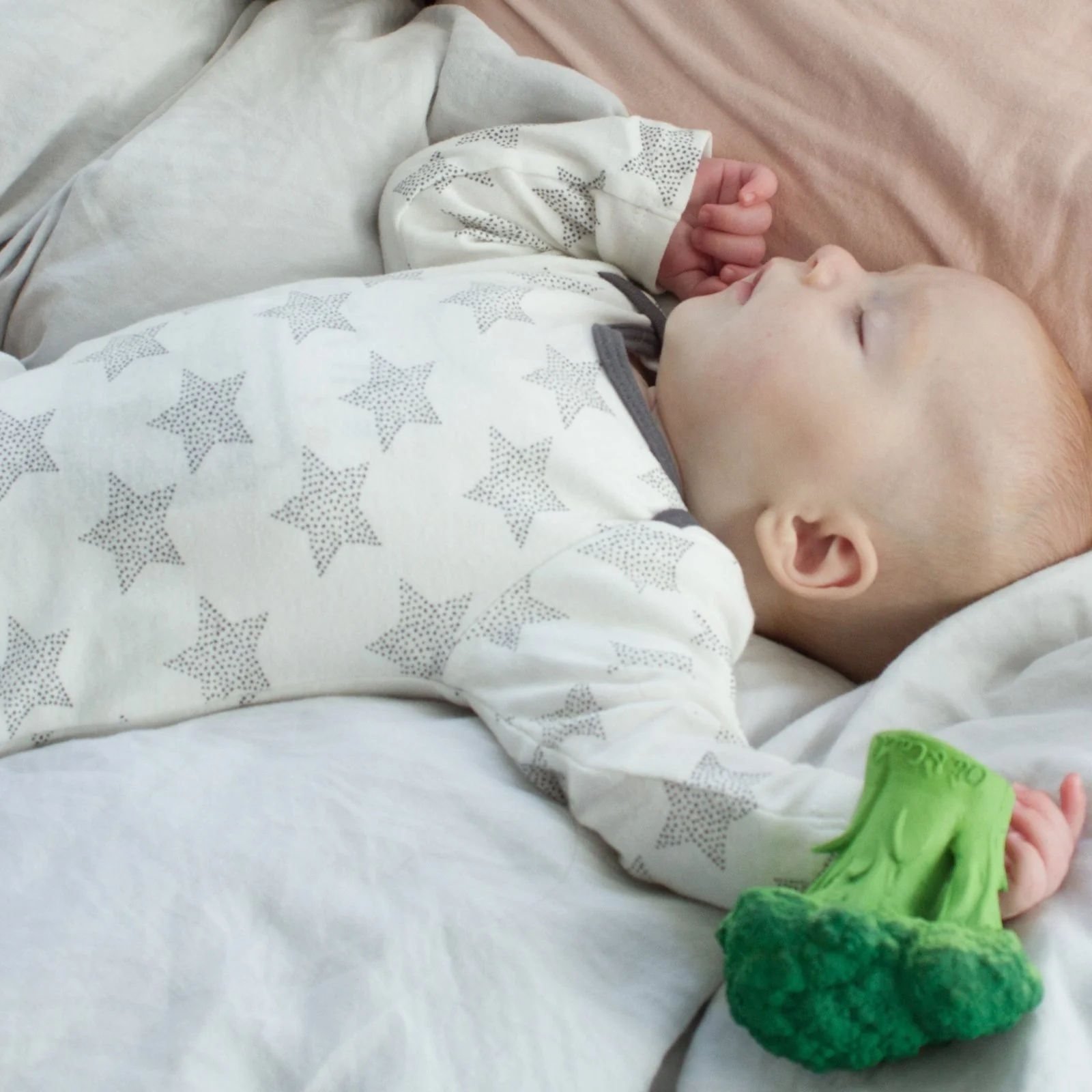 MORDEDOR 100% CAUCHO NATURAL OLI&CAROL ·BROCOLI· - Imagen 7